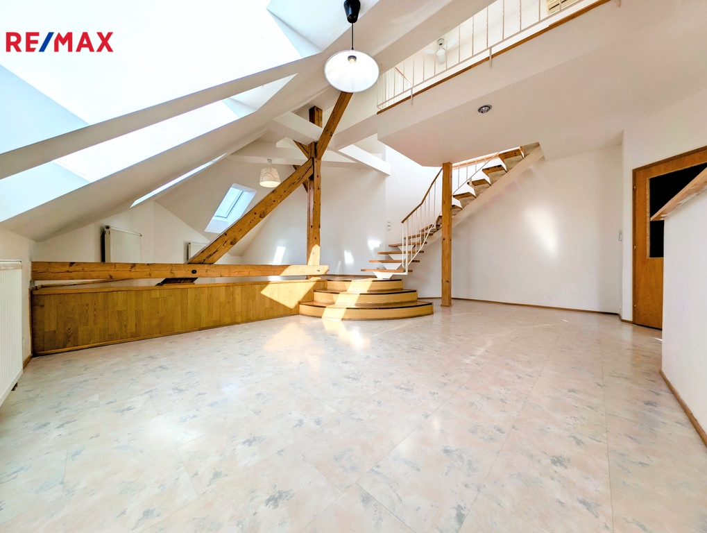 z jídelny dále ...