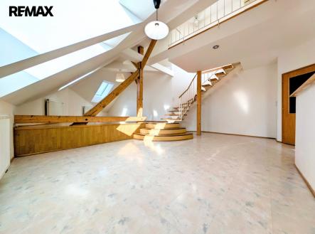 z jídelny dále ... | Pronájem bytu, 3+kk, 103 m²