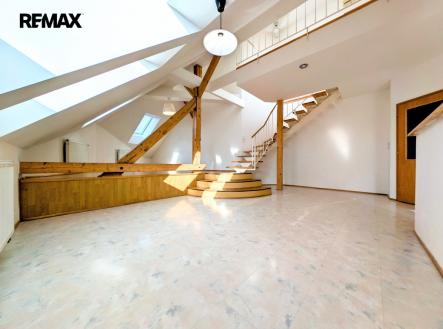 z jídelny dále ... | Pronájem bytu, 3+kk, 103 m²