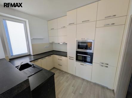pxl-20260302-145756848-2.jpg | Pronájem bytu, 2+kk, 69 m²