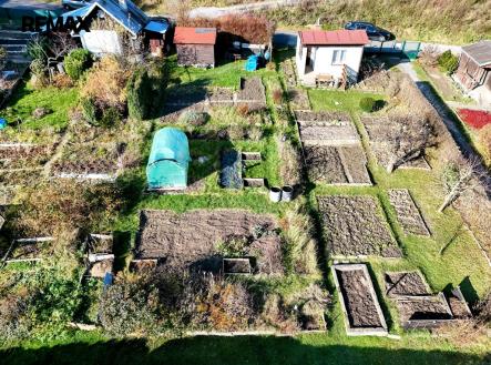 od východu ... | Pronájem - pozemek, zahrada, 247 m²