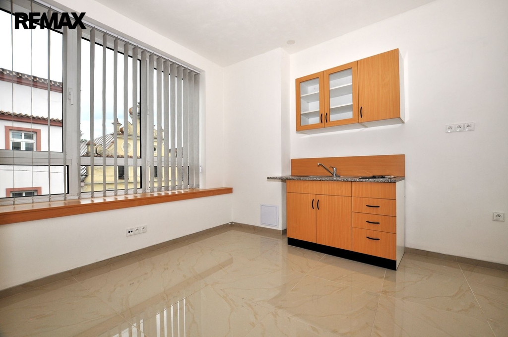 pokoj s kouskem linky ...