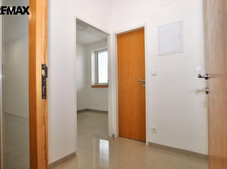 vstup ... | Pronájem bytu, 2+kk, 25 m²