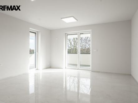 velký pokoj se vstupy na balkon ... | Pronájem bytu, 2+kk, 68 m²