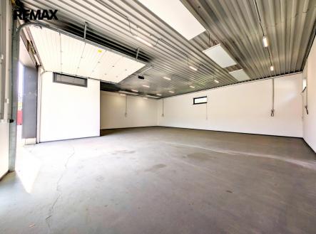 uvnitř ... | Pronájem - výrobní prostor, 151 m²