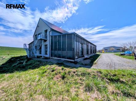 přístup k bytům ... | Pronájem bytu, 2+kk, 55 m²