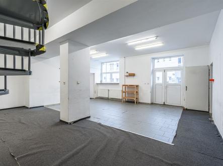 . | Pronájem - obchodní prostor, 151 m²