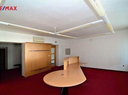 Pronájem - kanceláře, 98 m²