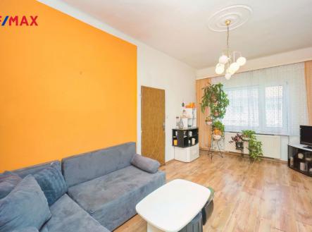 Přízemí - Obývací pokoj (Byt 2+1) | Prodej - dům/vila, 195 m²
