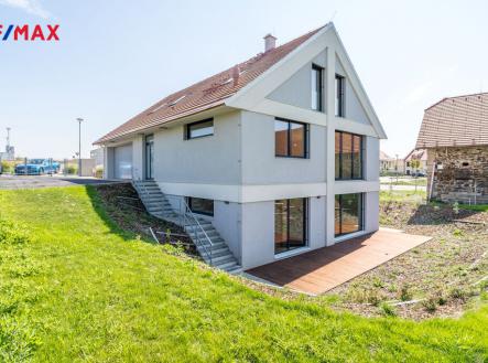 Pohled na dům ze zahrady | Prodej - dům/vila, 390 m²