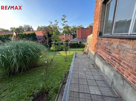 pohled na spodní část zahrady | Prodej - dům/vila, 79 m²