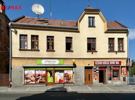 Dům na prodej - v přízemí obchody, v patře 2 byty - vše pronajato | Prodej - dům/vila, 333 m²