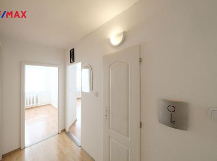 Pohled z předsíně | Prodej bytu, 2+kk, 39 m²