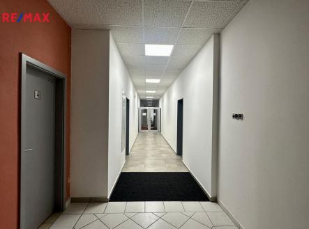 b6d1a3f8-0a85-4069-a8e7-1721bd94d099.jpg | Pronájem - obchodní prostor, 61 m²