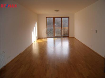 obývací pokoj se vstupem na balkon | Pronájem bytu, 2+kk, 76 m²