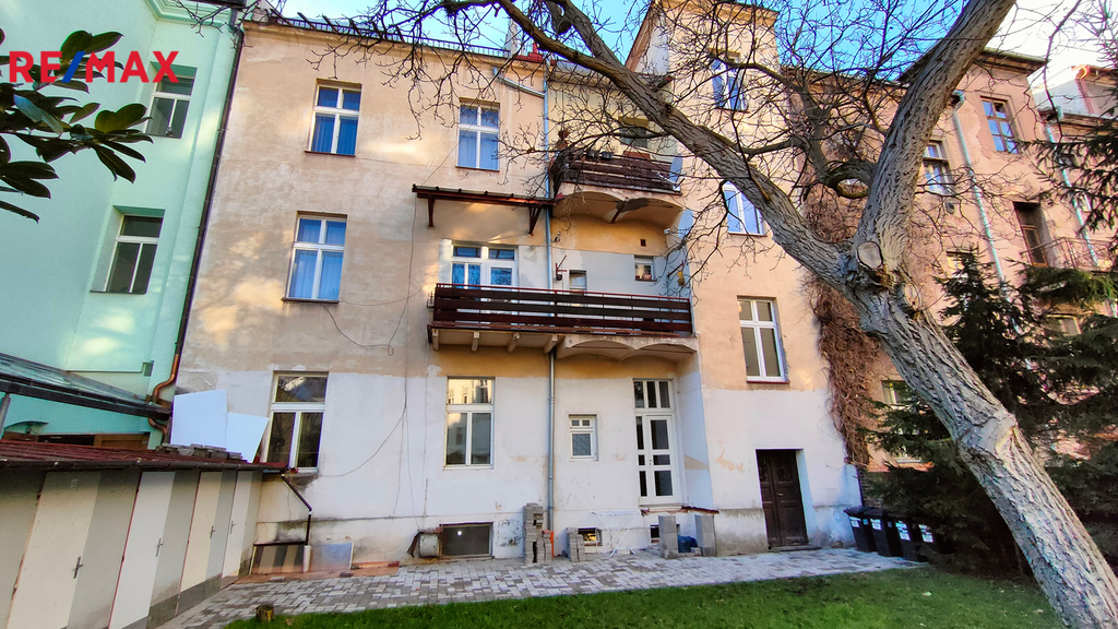 pohled-ze-dvora-1.jpg