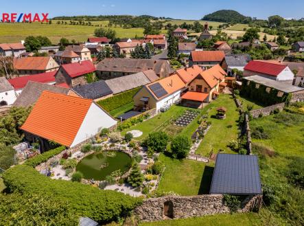 Pohled na pozemek | Prodej - dům/vila, 174 m²