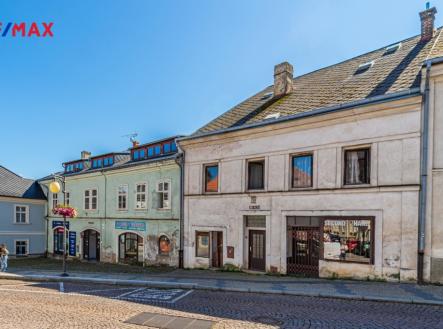 Úvodní fotka | Prodej - dům/vila, 243 m²