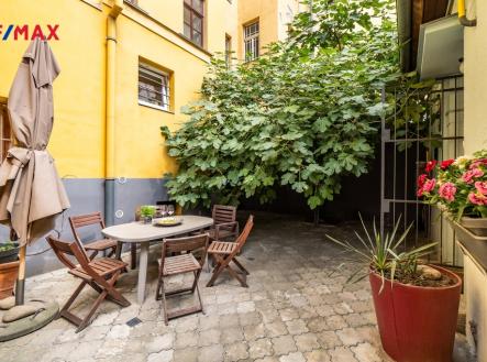 Pohled na dvůr | Prodej - obchodní prostor, 60 m²