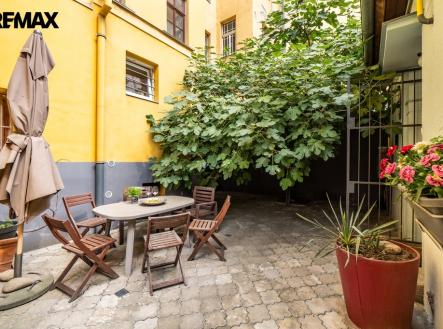 Pohled na dvůr | Prodej - obchodní prostor, 60 m²