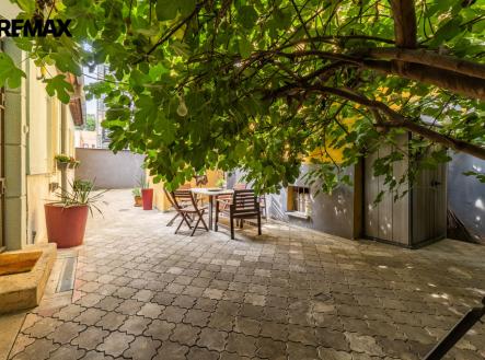 Pohled na dvůr | Prodej - obchodní prostor, 60 m²