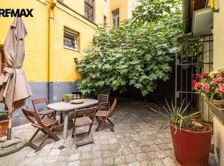 Pohled na dvůr | Prodej - obchodní prostor, 60 m²