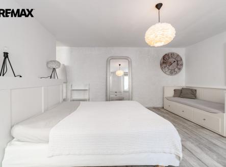 Pokoj | Prodej - obchodní prostor, 60 m²