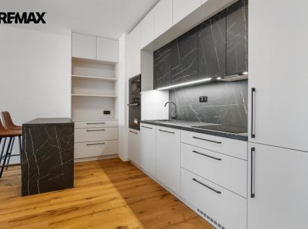 Pronájem bytu, 2+kk, 77 m² obrázek