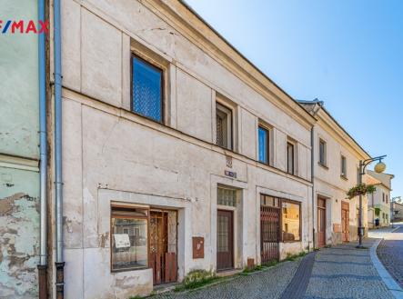 Dům z blízka | Prodej - dům/vila, 243 m²