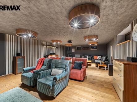realitni-fotografie-praha-klanovice-daniel-cerv-118.jpg | Prodej - dům/vila, 330 m²