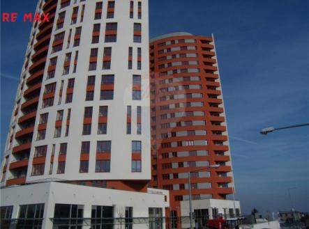 pohled na budovu | Pronájem bytu, 2+kk, 58 m²