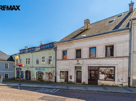 Dům | Prodej - dům/vila, 243 m²