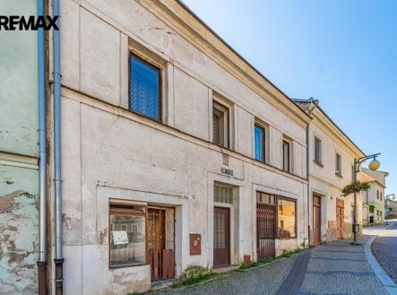 Dům z blízka | Prodej - dům/vila, 243 m²