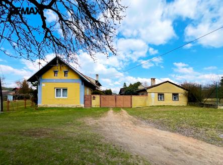 Díky dvěma samostatným stavbám na jednom pozemku lze uvažovat o dvougeneračním bydlení | Prodej - dům/vila, 245 m²