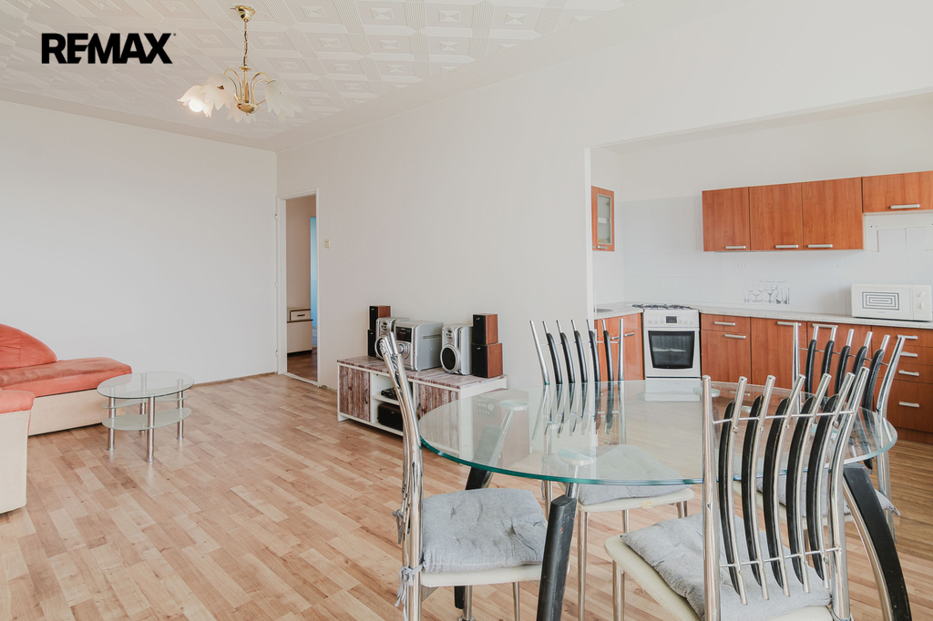 Obývací pokoj s kuchyní