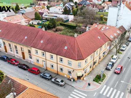 Multifunkční budova na rohu ulic Ďáblická a Kokořínská | Prodej - nájemní dům, 1 880 m²
