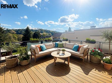 K příjemným bonusům patří i slunná terasa s výhledem do okolí | Prodej - dům/vila, 120 m²