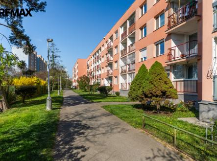 Pohled na dům | Prodej bytu, 3+1, 67 m²