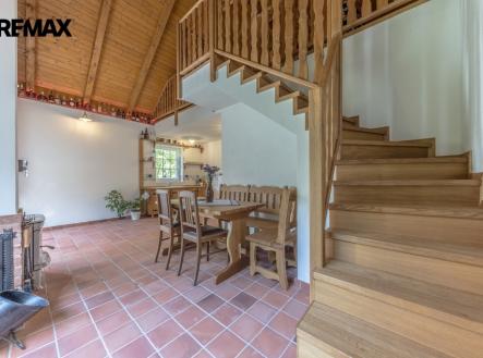 Schodiště do patra | Prodej - chata/rekreační objekt, 83 m²
