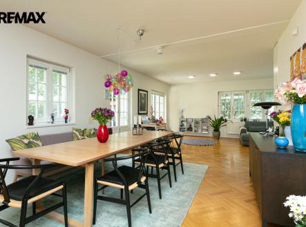 6e1a6589-edit.jpg | Pronájem - dům/vila, 302 m²