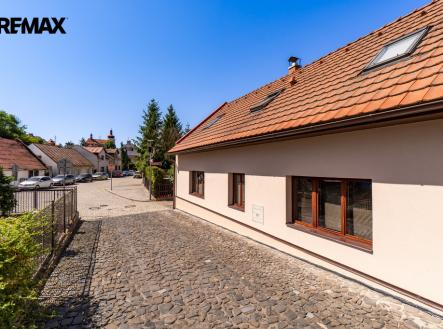 Boční pohled na dům | Prodej - dům/vila, 127 m²