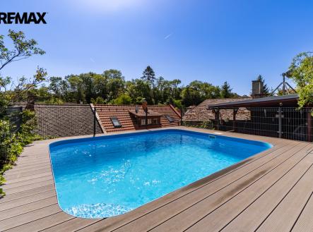 Bazén | Prodej - dům/vila, 127 m²