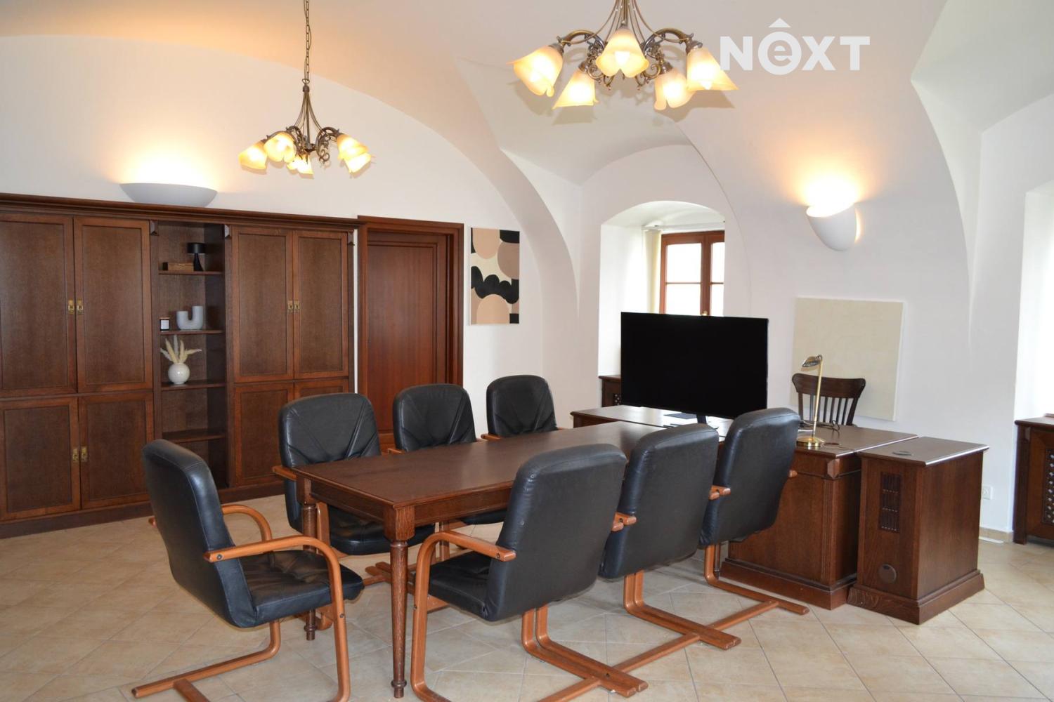 Pronájem komerční Obchodní prostory, 137㎡