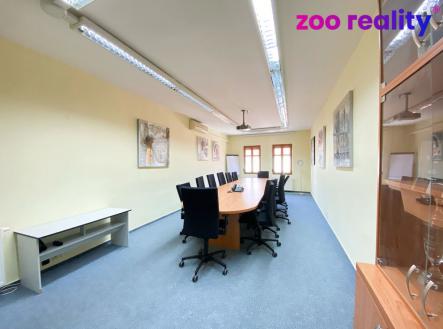 Pronájem - kanceláře, 314 m²