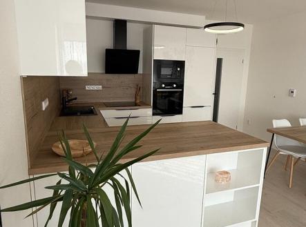 att.blusi4r8vlx9pntlxis3inwkhavtag3omvudcvmdps0.jpeg | Pronájem bytu, 3+kk, 74 m²