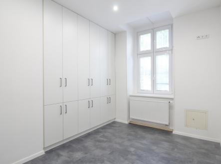 4 | Prodej - obchodní prostor, 83 m²