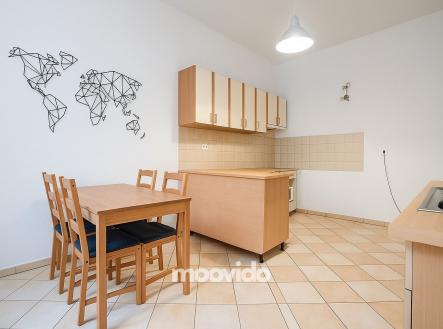 kuchyň hlavní (002) | Prodej bytu, 2+1, 80 m²