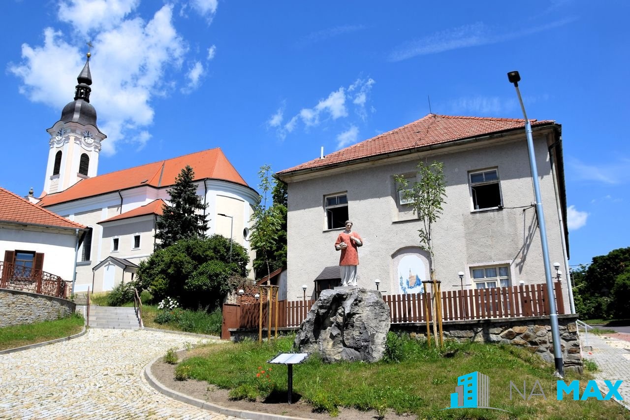 pohled na budovu hlavní foto