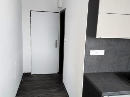 vstupní chodba s kuchyní | Pronájem bytu, 2+kk, 52 m²