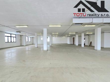 20250213-112350.jpg | Pronájem - obchodní prostor, 360 m²